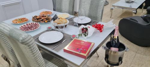 Barriada del Rio San Pedro Apartment | Oceanum Visum Spa Deluxe