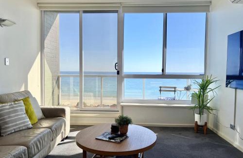 Glenelg South Apartment | Oceanview escape in beachside Glenelg