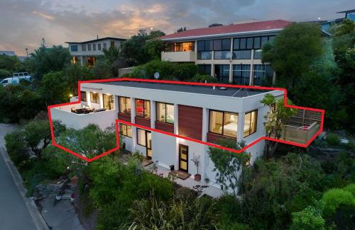 Sumner House | Oceanview Luxury 3BRM Family Retreat