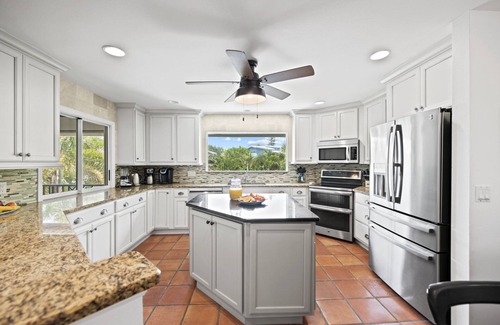 Anna Maria House | OCT DEALS - Waterfront/HotTub/Pool/Boat Dock/Putting Green/Beach