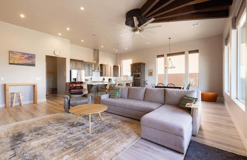 Hurricane House | Off Course: Stargaze & Soak in Desert Sunsets