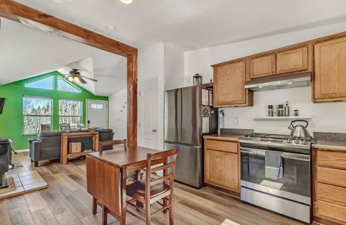 Indian Mountain Cabin | Off-Grid Forest Getaway w/WiFi on 4 Acres