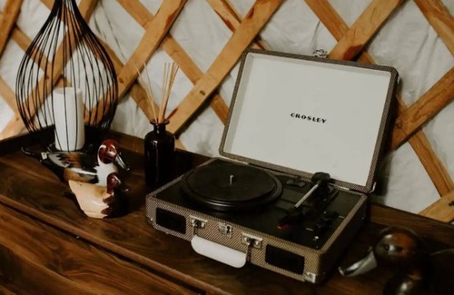 Tudor and Cashel House | Off-Grid Waterfront Retreat