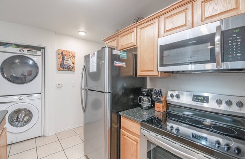 New Braunfels Condo | Off the Hook Americana Get Away/On The Guadalupe river/pet friendly