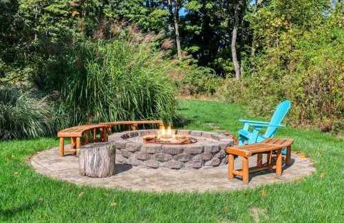 South Haven House | Off The Hook Spacious Home with Pool Firepit Large Yard