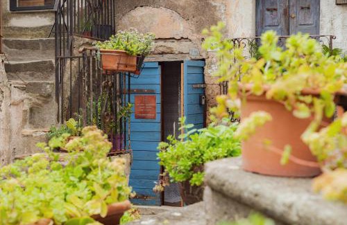 Calcata Historic Town Apartment | officina alchemica