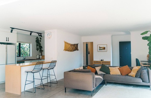 Ohope House | Ohope beach tropical getaway with spa