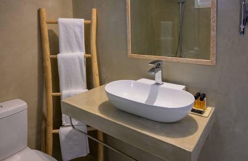 Neapoli House | Oikies Small Elegant Houses