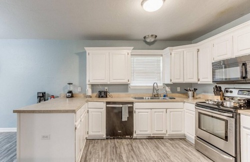 Oklahoma City House | OKC - NW 91st · Private Home - Quiet Neighborhood - Pet-Friendly