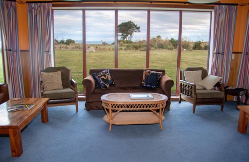 Awamoa House | Old Bones Lodge