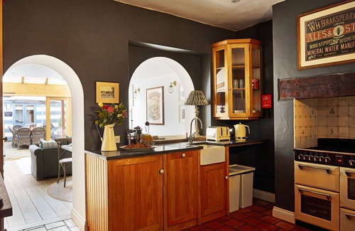 Henley-on-Thames House | Old Coach House Dolls House - From 1100 Per Night