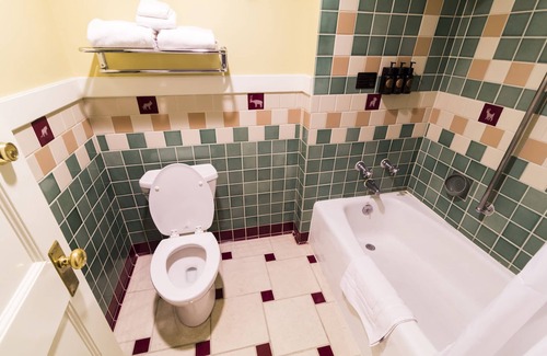 Yellowstone National Park Hotel | Old Faithful Inn - Inside the Park