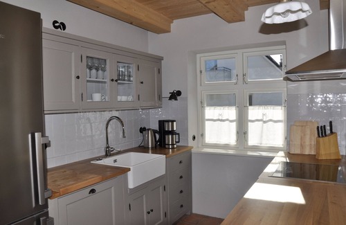 Glowe House | Old Katen Glowe - Captain's Half: FHH in the Thatched Cottage, many romantic details