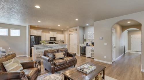Larkspur House | Old Mill Getaway by AvantStay Private Backyard w Hot Tub