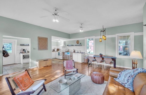 Niles House | Old School Charm Sleeps 6