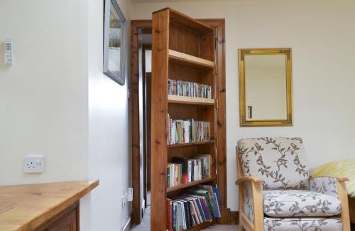 Dollar House | Old Stones