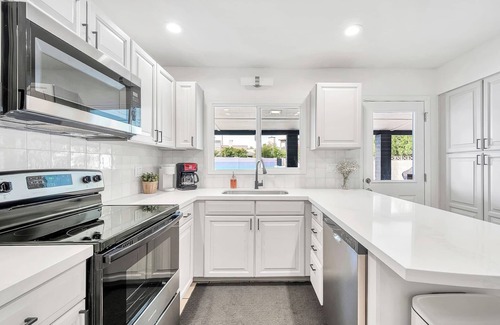 Park Scottsdale Nine House | Old Town Scottsdale Getaway with Pool, Hot Tub, Private Putting Green & Foosball