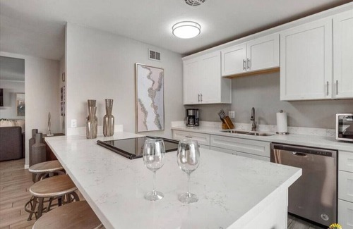 Scottsdale Estates Eight Apartment | Oldtown Scottsdale Paradise+Walking Distance+Putting Green+Movie Projector+Hot Tub
