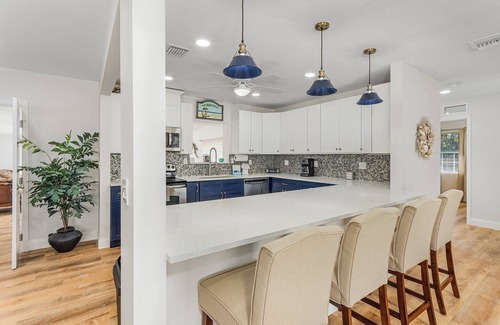 Truckland House | Oleander Oasis - Beautiful Pool Home - 10 Minutes Away From Beaches 15% OFF through Septemeber