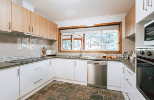 Pearcedale House | Olinda Rise Retreat House - Fire Nature & Amazing Views