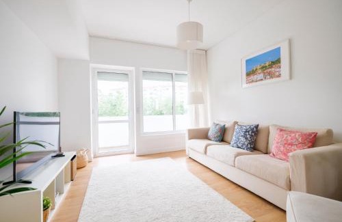 Olivais Apartment | Olivais Spacious Apartment near airport