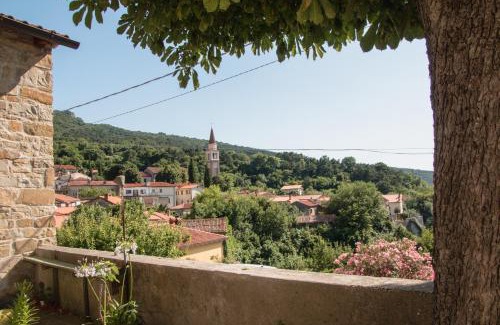 San Dorligo della Valle House | Oltre l'arco