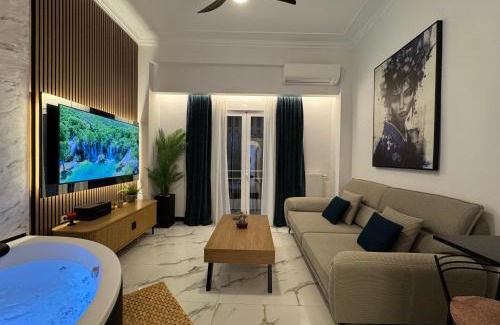 Larissa Apartment | Olympus Luxury Collection - Spa Suite with Jacuzzi - City Center