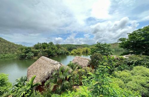 Ngoi Tu Hotel | Om Tara Retreat