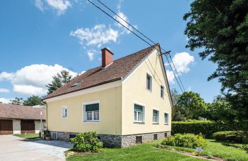 Bad Waltersdorf Apartment | OMA's Apartment in Haus GRETE