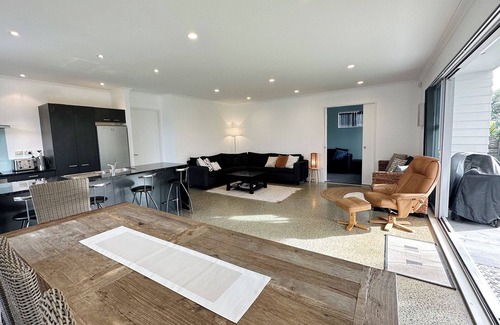 Omaha House | Omaha Getaway just minutes stroll from stunning Omaha beach 🏝️