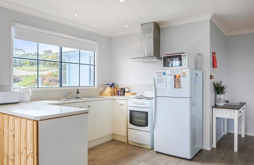 Alonnah House | Omaroo Cottage Bruny Island