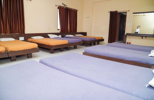 Malkapur Hotel | Omkar Resort and Lawn