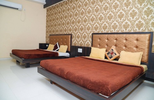 Malkapur Hotel | Omkar Resort and Lawn