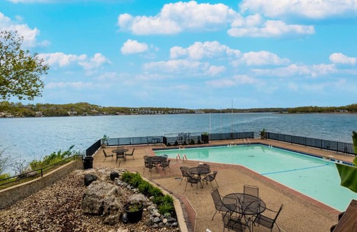 Lake Ozark Apartment | On a Point
