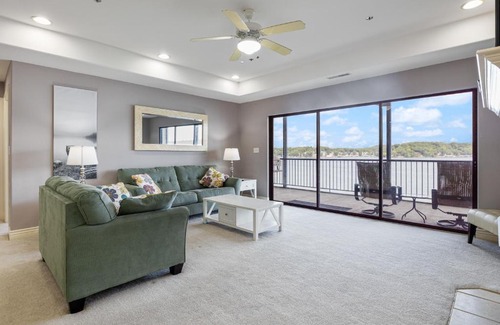 Lake Ozark Apartment | On a Point