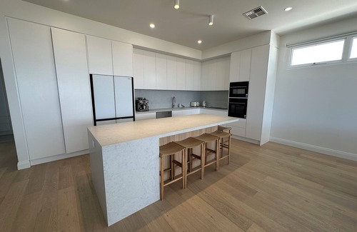 Yorke Peninsula House | On Point- 5 bedroom modern beachfront holiday home - Off peak special!