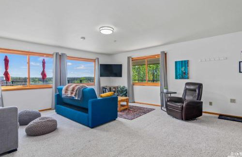 Soldotna Apartment | On-Site Kenai River Fishing Soldotna Apartment!