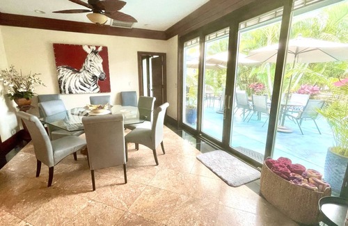 Kahului Villa | On the Beach! Luxury Private Villa 4bdrm, Pool, Maid service incl.