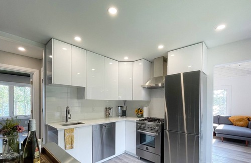 Frontenac House | On The Point-Panoramic Waterfront Cottage Rental