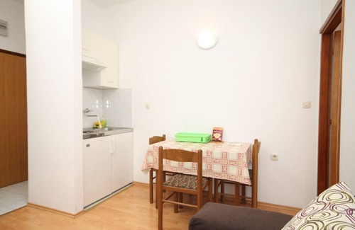 Kukljica Apartment | One bedroom apartment with terrace and sea view Kukljica, Ugljan (A-8318-c)