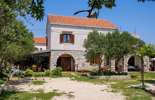 Punta Kriza Apartment | One bedroom apartment with terrace Punta križa, Cres (A-867-b)