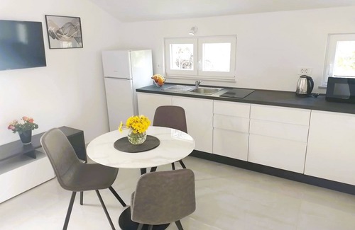 Pirovac Apartment | One bedroom apartment with terrace Pirovac, Šibenik (A-23285-a)