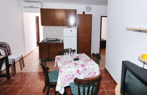 Metajna Apartment | One bedroom apartment with terrace Metajna, Pag (A-6421-e)