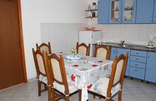 Sutivan Apartment | One bedroom apartment near beach Sutivan, Brač (A-2943-a)
