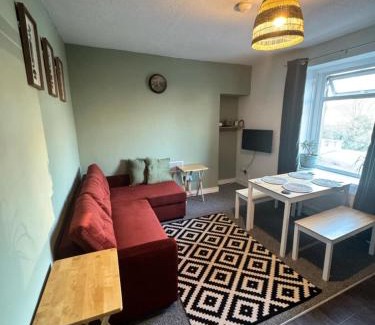 Castle Apartment | One Bedroom Apartment - Swansea Centre & Train stn