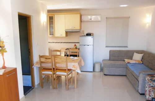 Valun Apartment | One bedroom apartment with balcony and sea view Valun, Cres (A-8086-c)