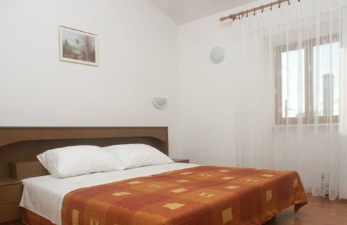 Loznati Apartment | One bedroom apartment with terrace Loznati, Cres (A-2515-b)