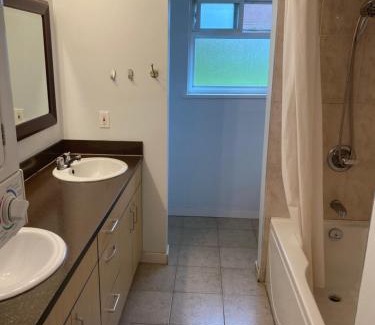 Richmond House | One bedroom suite with independent access