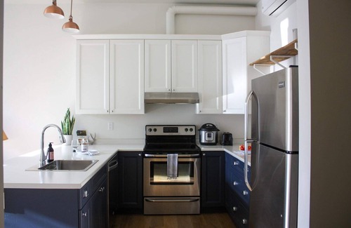 Brandon Apartment | One Bedroom Sunny Apartment