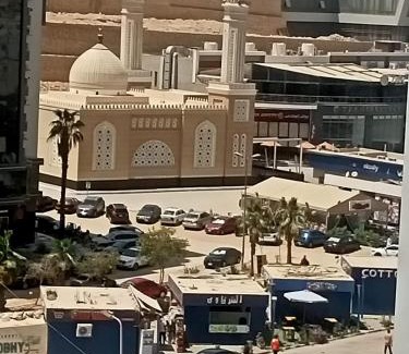 Al-Basatin Apartment | ONE KATaMEYA شقة لك بالكامل غرفة باثنان سرير وريسبشن و مطبخ مجهز و حمام تراس